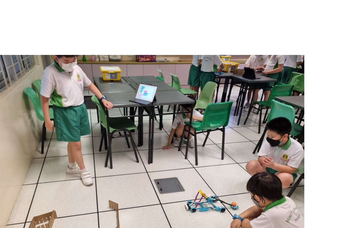 students building robots